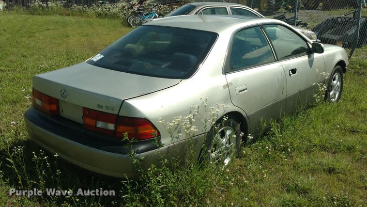 image for item DB0990 1997 Lexus ES 300