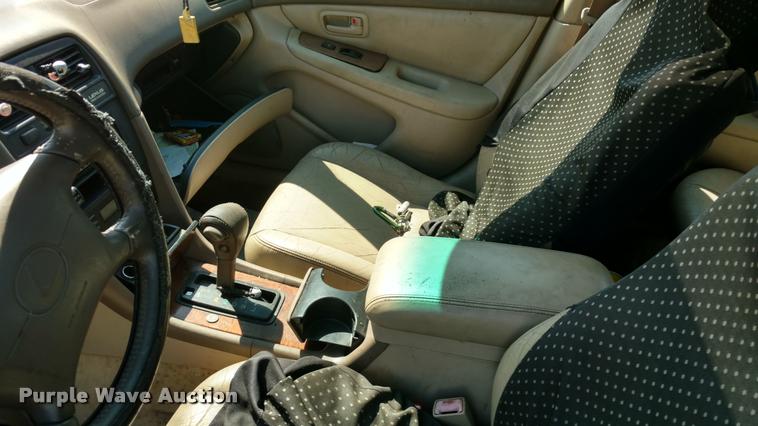 image for item DB0990 1997 Lexus ES 300