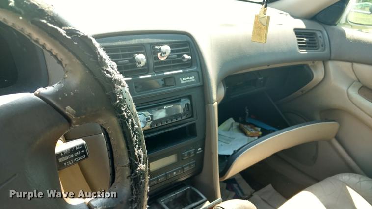 image for item DB0990 1997 Lexus ES 300