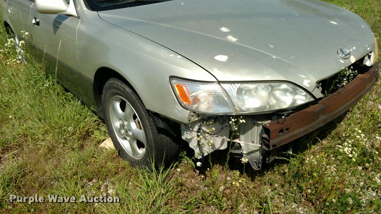 image for item DB0990 1997 Lexus ES 300