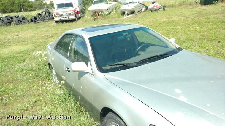 image for item DB0990 1997 Lexus ES 300