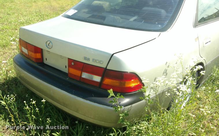 image for item DB0990 1997 Lexus ES 300