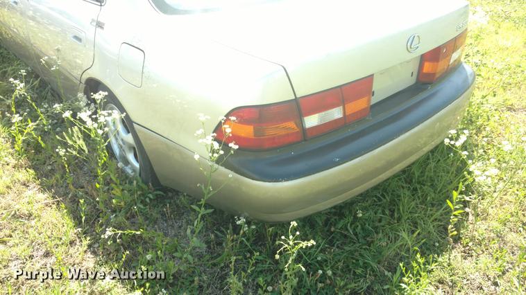 image for item DB0990 1997 Lexus ES 300