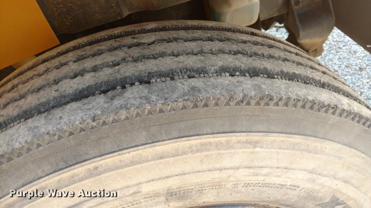 image for item DB0994 1999 International 3800 school bus