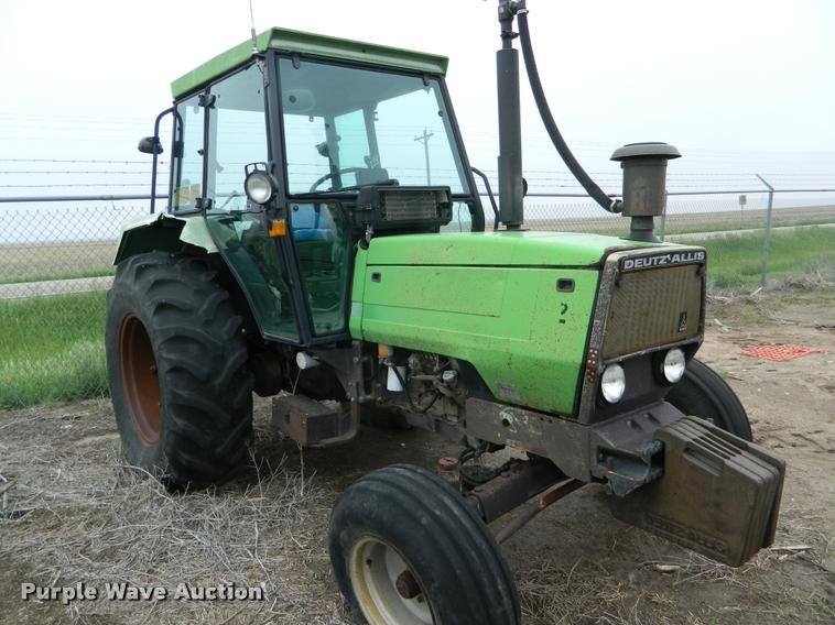 image for item DB1002 1987 Deutz D1070-S tractor