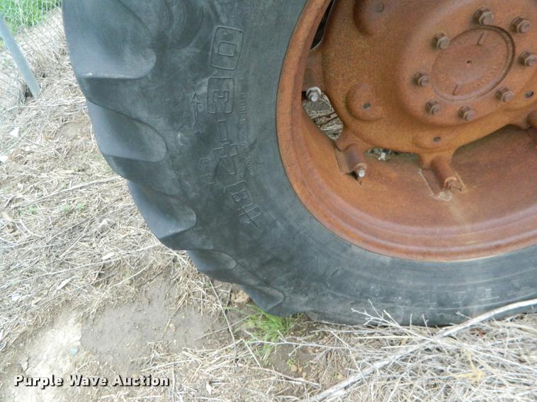 image for item DB1002 1987 Deutz D1070-S tractor