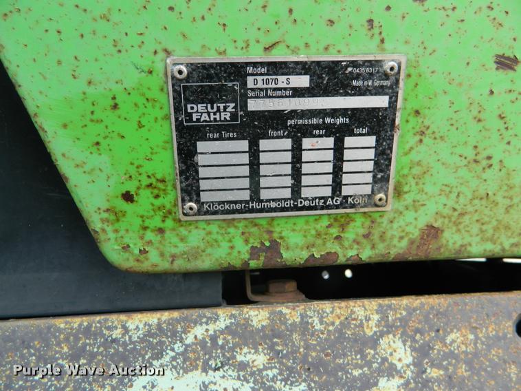 image for item DB1002 1987 Deutz D1070-S tractor