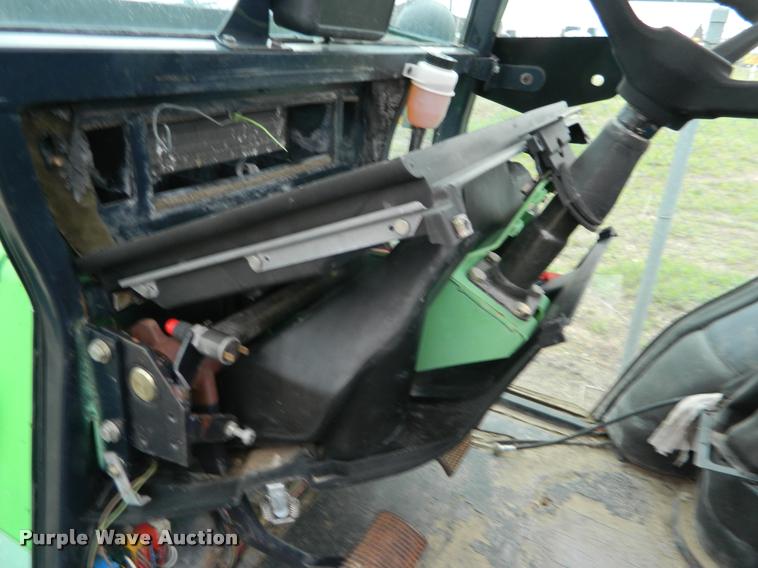 image for item DB1002 1987 Deutz D1070-S tractor