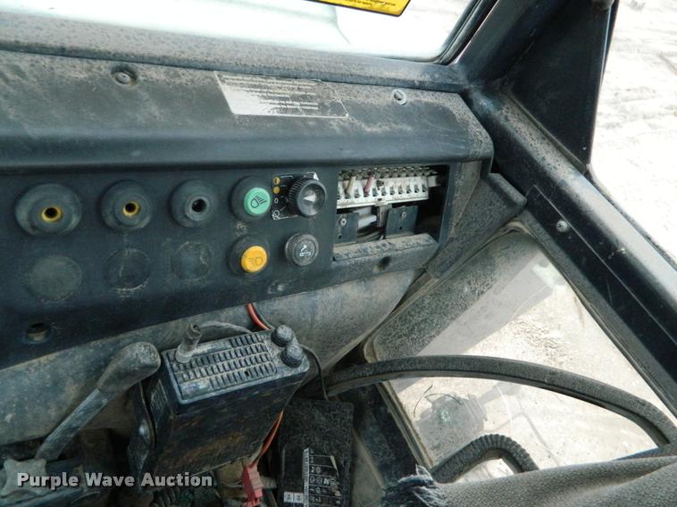 image for item DB1004 1987 Deutz D1070-S tractor