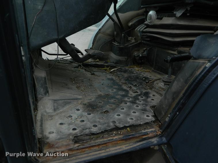 image for item DB1005 1987 Deutz D1070-S tractor