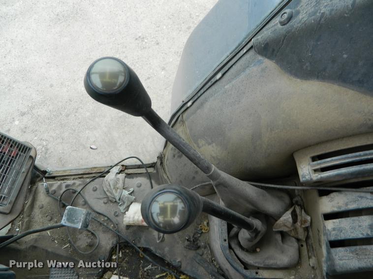 image for item DB1005 1987 Deutz D1070-S tractor