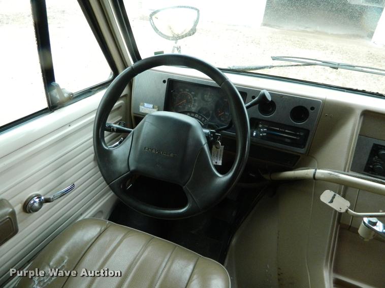 image for item DB1006 1995 Chevrolet G30 school bus