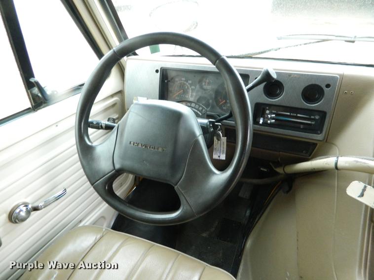 image for item DB1006 1995 Chevrolet G30 school bus