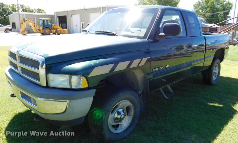 image for item DB1008 2001 Dodge Ram 1500 Club Cab pickup truck