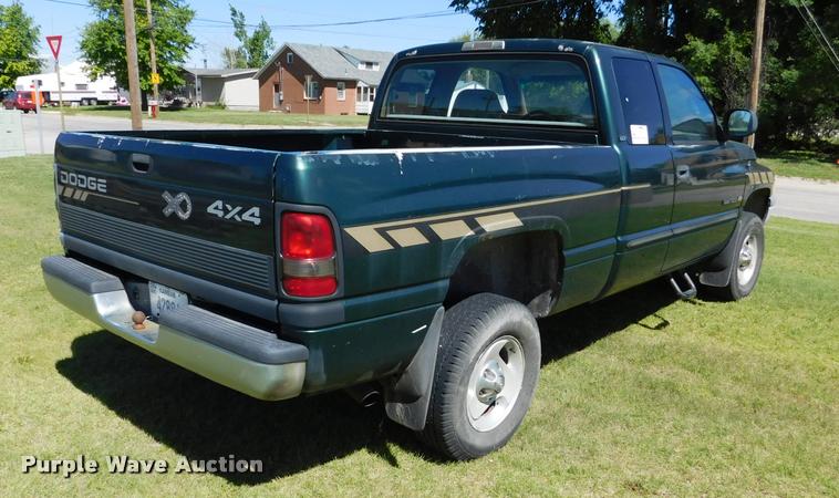 image for item DB1008 2001 Dodge Ram 1500 Club Cab pickup truck