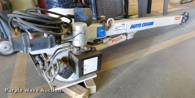 image for item DB1009 Auto crane