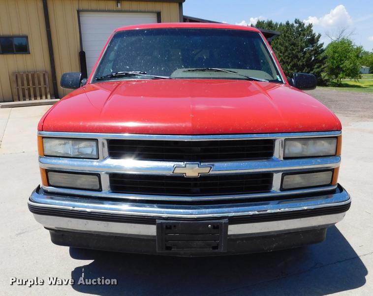 image for item DB1020 1995 Chevrolet Suburban C1500 SUV