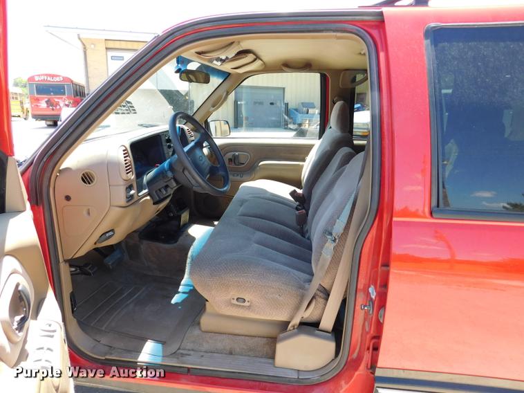 image for item DB1020 1995 Chevrolet Suburban C1500 SUV