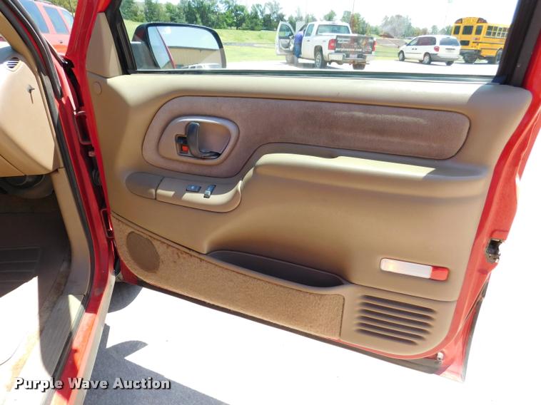 image for item DB1020 1995 Chevrolet Suburban C1500 SUV