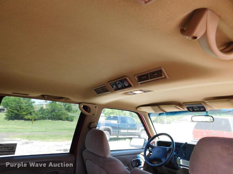 image for item DB1020 1995 Chevrolet Suburban C1500 SUV