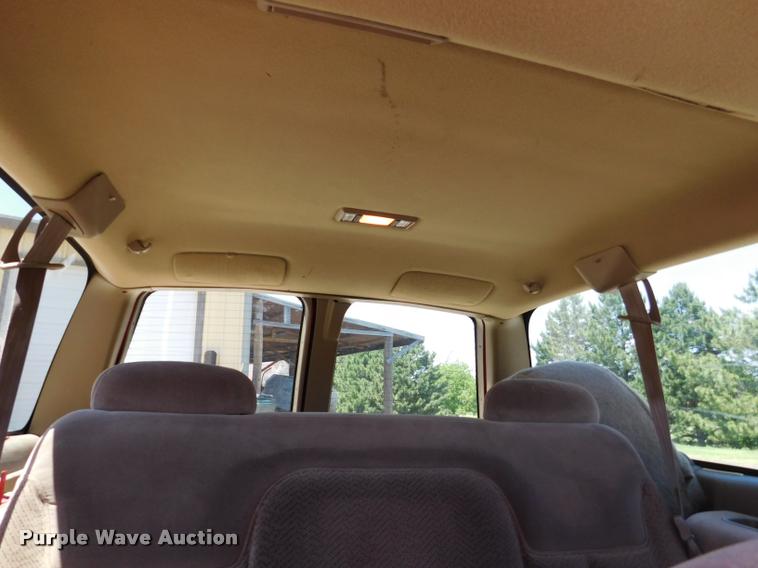 image for item DB1020 1995 Chevrolet Suburban C1500 SUV