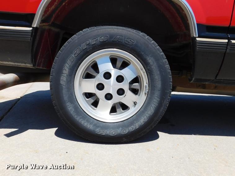 image for item DB1020 1995 Chevrolet Suburban C1500 SUV