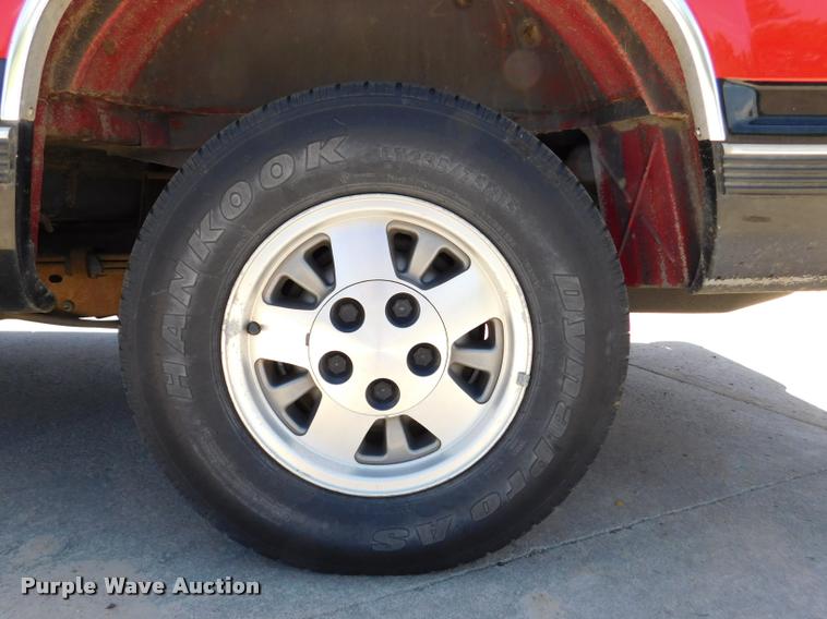 image for item DB1020 1995 Chevrolet Suburban C1500 SUV