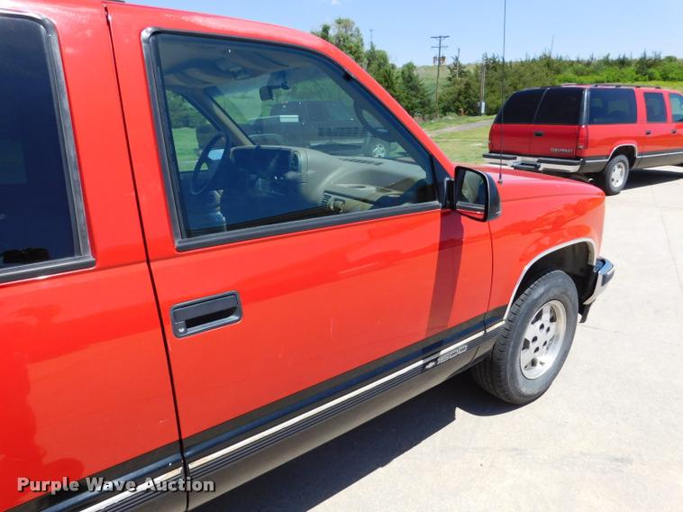 image for item DB1020 1995 Chevrolet Suburban C1500 SUV