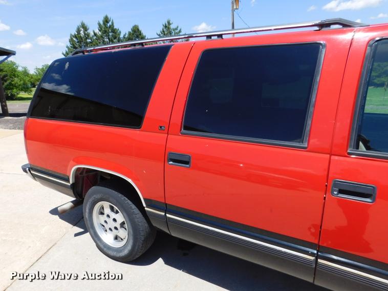 image for item DB1020 1995 Chevrolet Suburban C1500 SUV