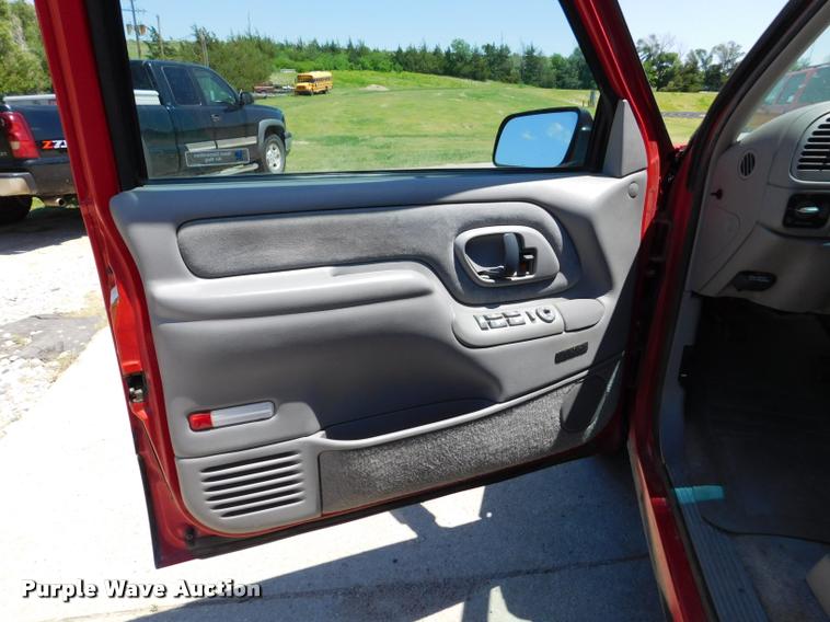 image for item DB1022 1998 Chevrolet Suburban C1500 SUV