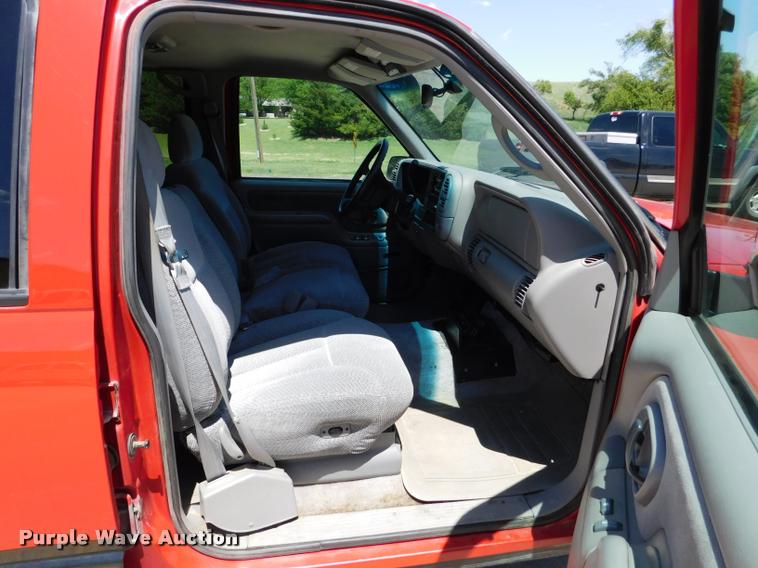 image for item DB1022 1998 Chevrolet Suburban C1500 SUV