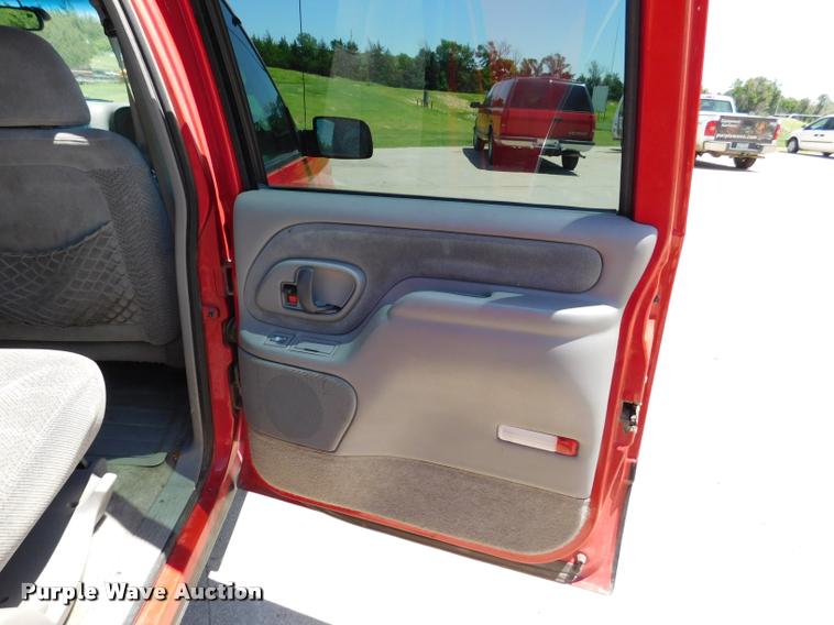 image for item DB1022 1998 Chevrolet Suburban C1500 SUV