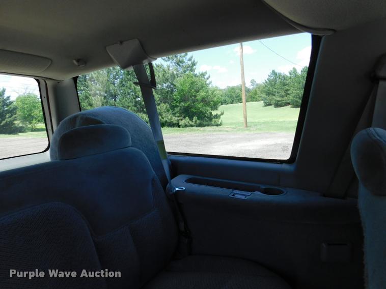 image for item DB1022 1998 Chevrolet Suburban C1500 SUV