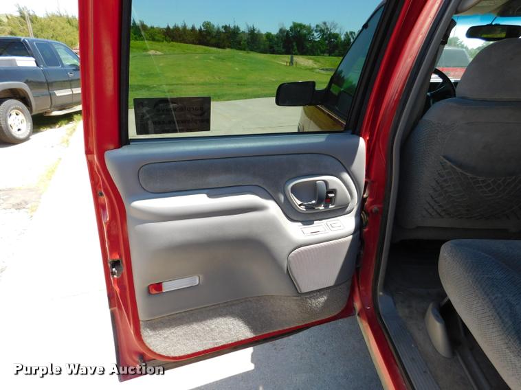 image for item DB1022 1998 Chevrolet Suburban C1500 SUV