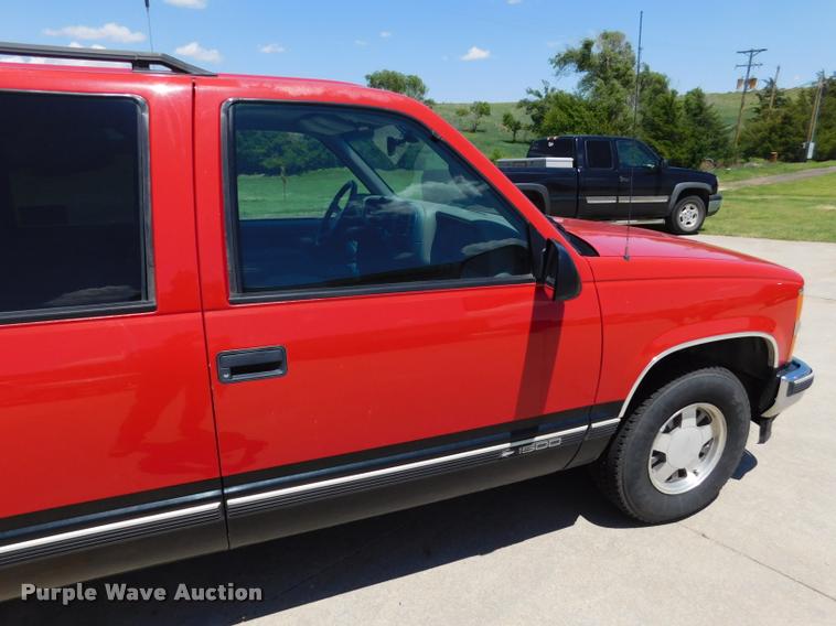 image for item DB1022 1998 Chevrolet Suburban C1500 SUV