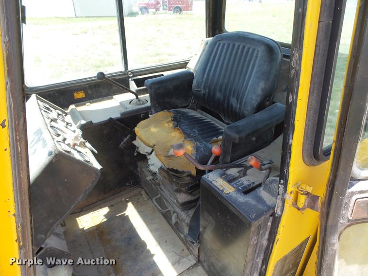 image for item DB2617 1985 John Deere 755B track loader