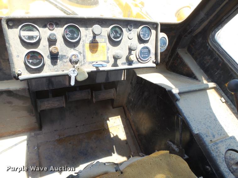 image for item DB2617 1985 John Deere 755B track loader