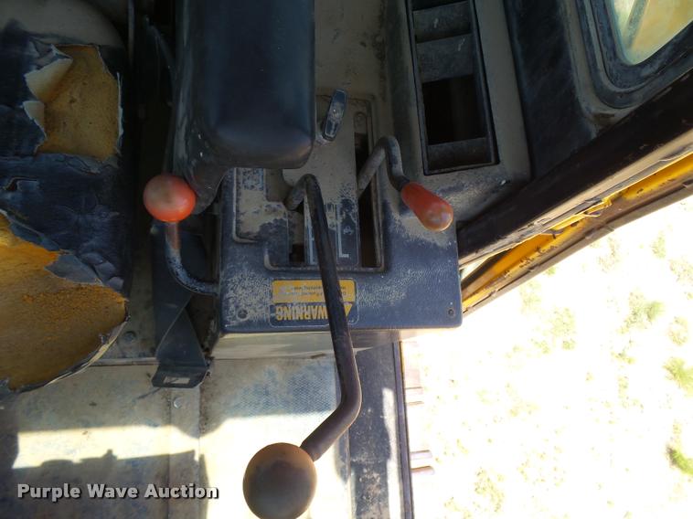 image for item DB2617 1985 John Deere 755B track loader