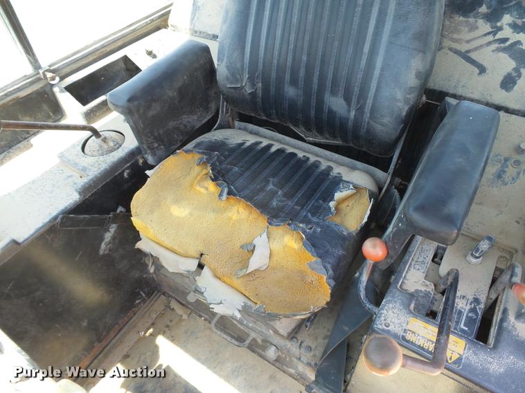 image for item DB2617 1985 John Deere 755B track loader