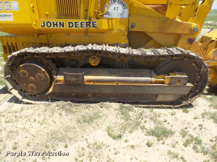 image for item DB2617 1985 John Deere 755B track loader