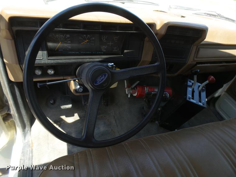 image for item DB2621 1987 Ford F800 dump truck