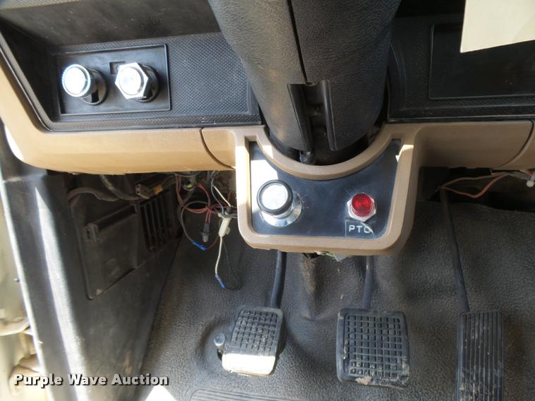 image for item DB2621 1987 Ford F800 dump truck