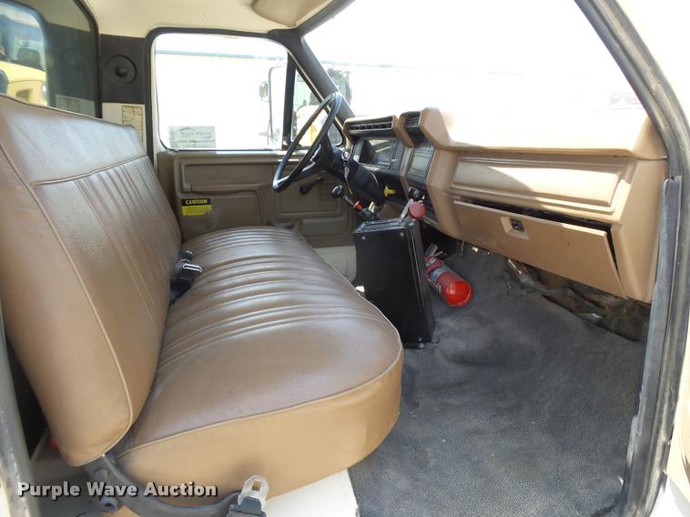 image for item DB2621 1987 Ford F800 dump truck