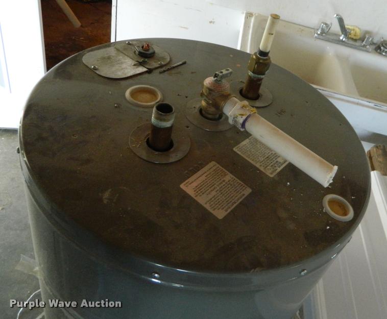 image for item DB9893 Rheem 82V40-2 water heater