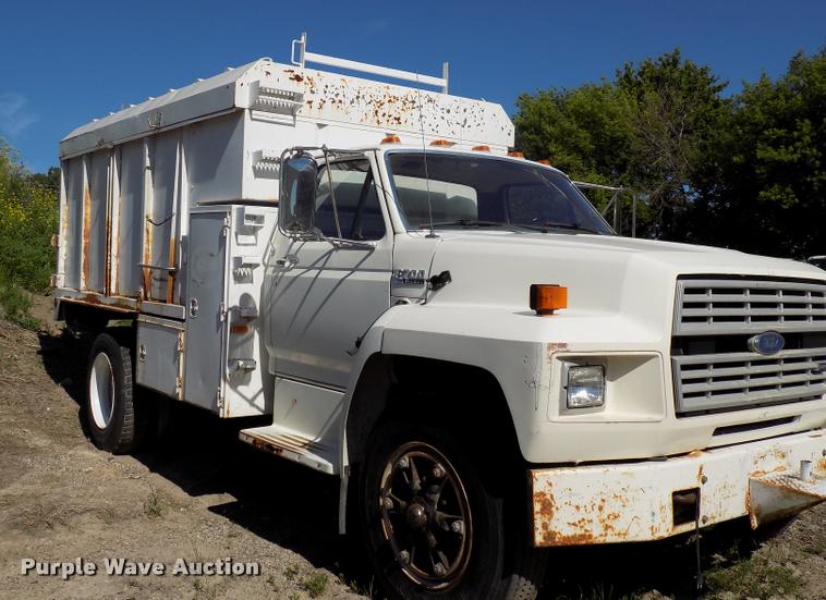image for item DC4996 1992 Ford F700 dump truck