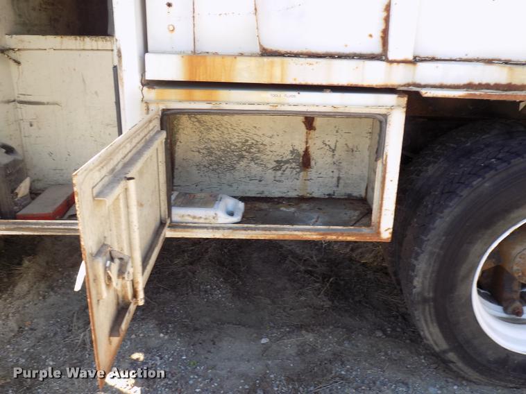 image for item DC4996 1992 Ford F700 dump truck