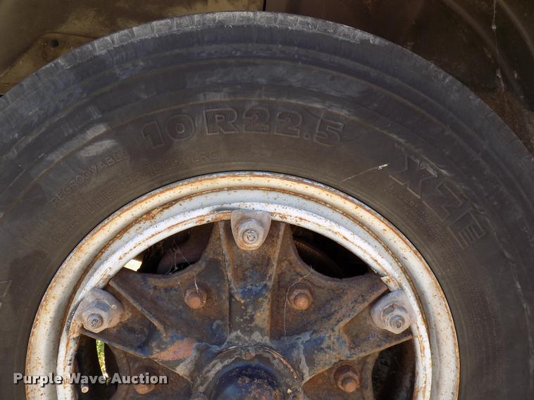 image for item DC4996 1992 Ford F700 dump truck