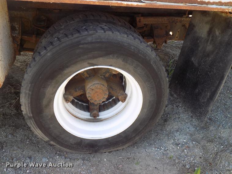 image for item DC4996 1992 Ford F700 dump truck