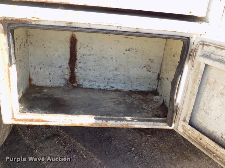 image for item DC4996 1992 Ford F700 dump truck