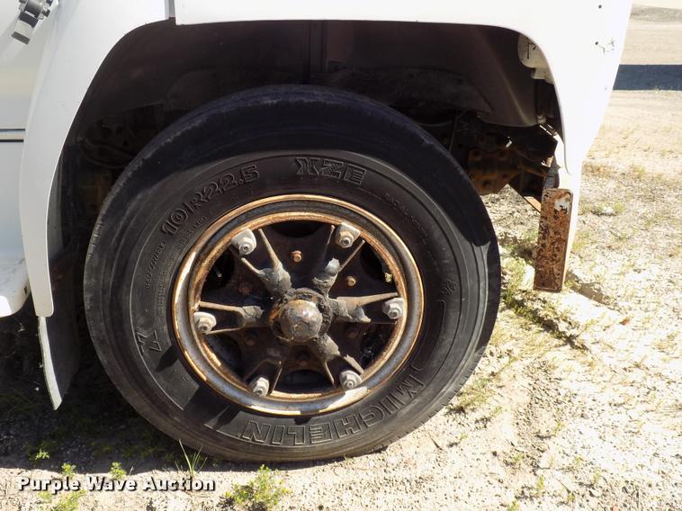 image for item DC4996 1992 Ford F700 dump truck